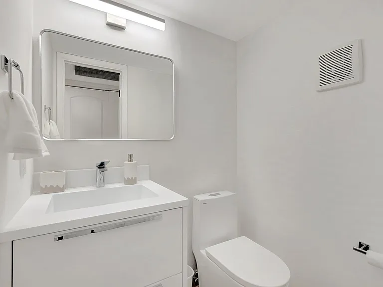 1072 Yarmouth Dr — Photo 11