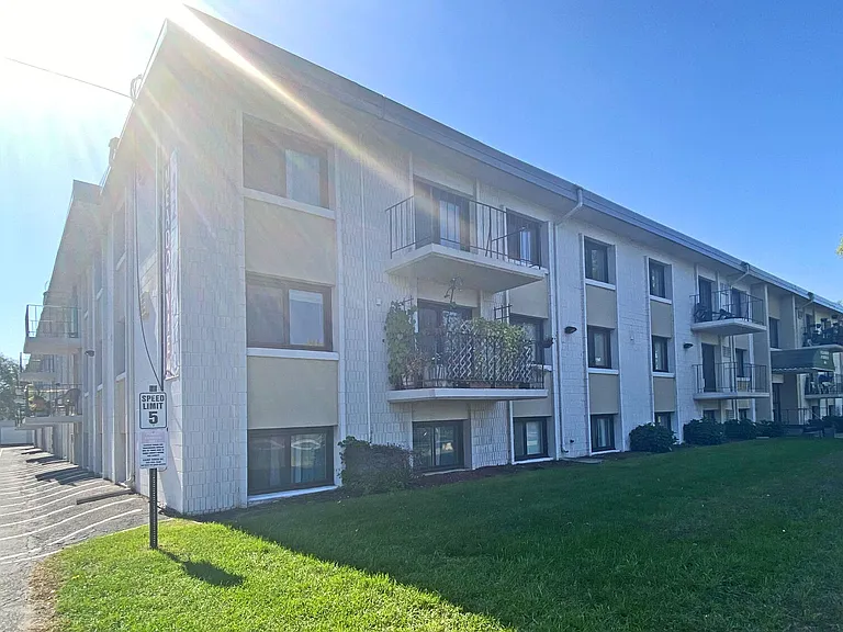 Meadowview — Photo 12