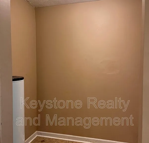 665 Artic Ave — Photo 6