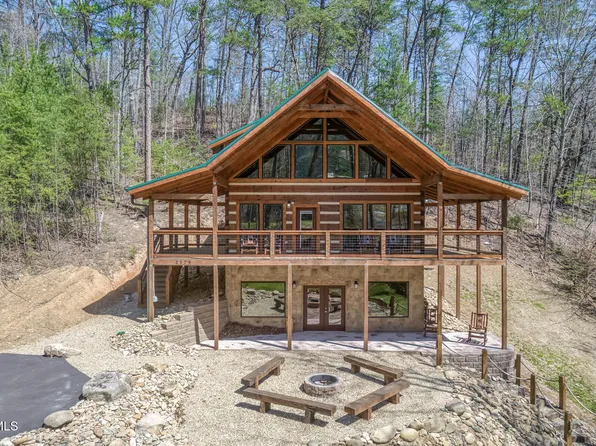 2579 Black Bear Ln, Sevierville, TN 37876