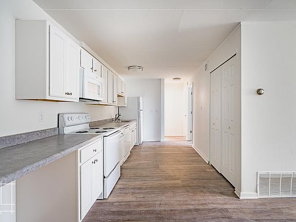 3rd image of 1400 Neil Ave #102