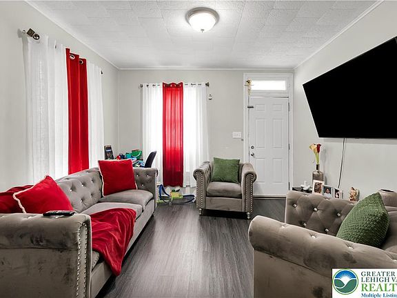 5th image of 1243 Russell St