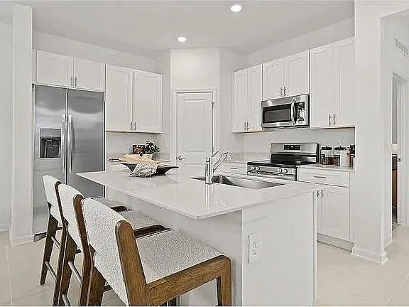 828 Aubey Ln — Photo 5
