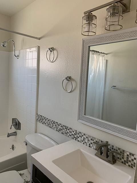 2nd image of 993 W Calle Del Sol APT 4