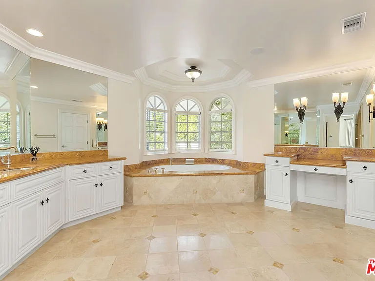 1922 Bel Air Rd — Photo 24