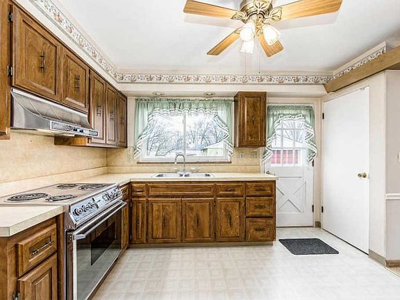 3rd image of 4290 Beechgrove Dr