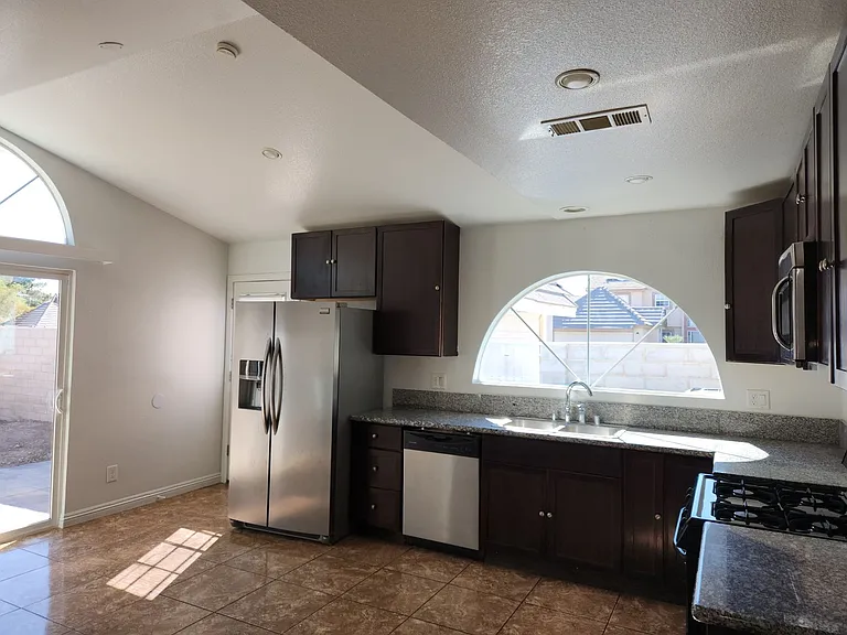 6556 Bradford Ln — Photo 15