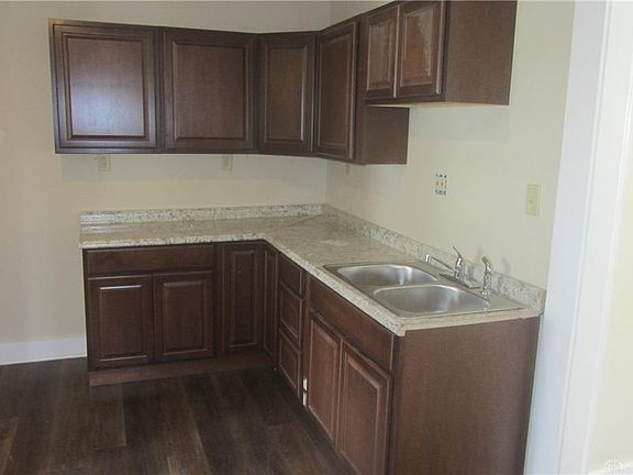 5th image of 700 W Greene St