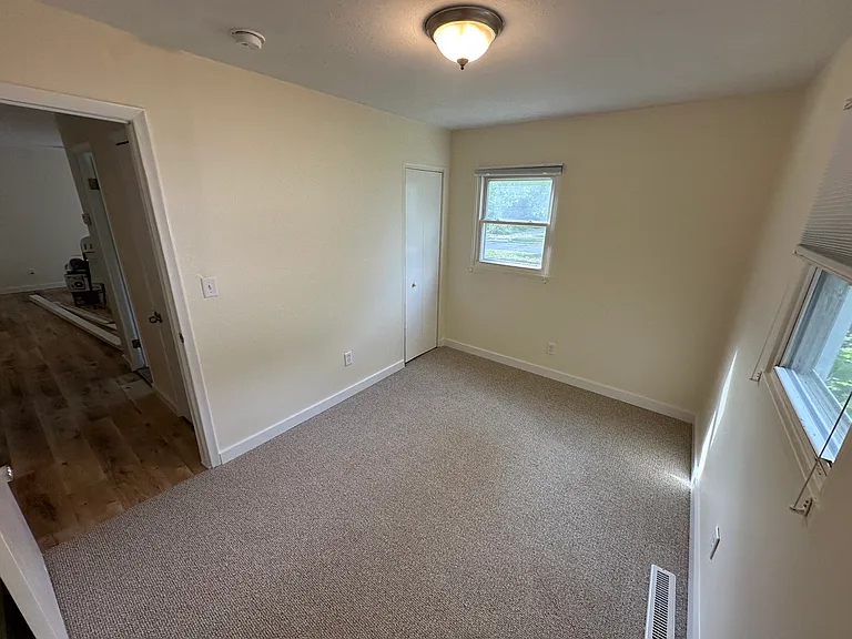 321 W Ainsworth Blvd — Photo 3