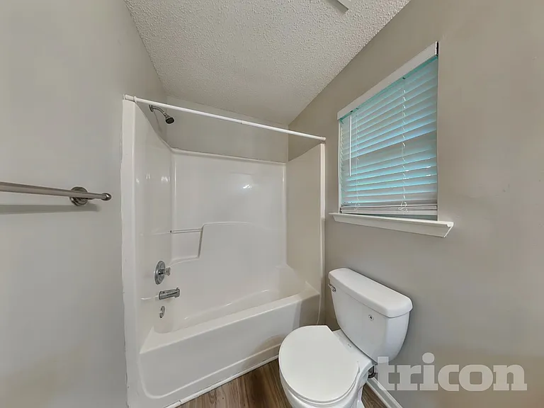 205 Lossie Ln — Photo 8