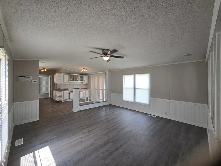 1194 Juniper Dr — Photo 2