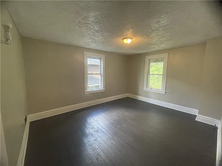 466 Hill St — Photo 15
