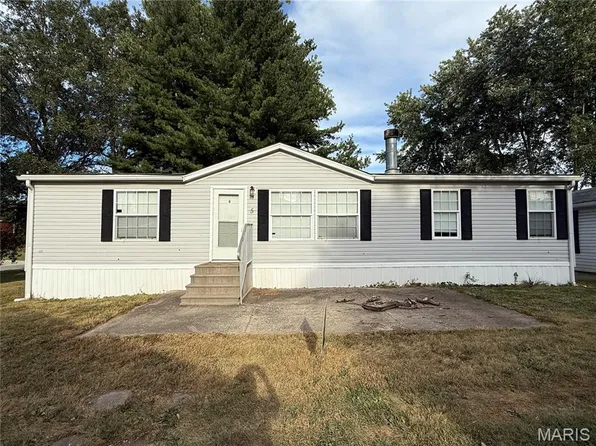 5 E National St, Pocahontas, IL 62275