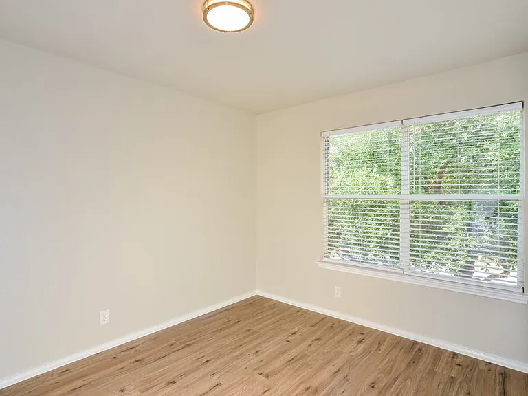 8014 Icicle Trl — Photo 12