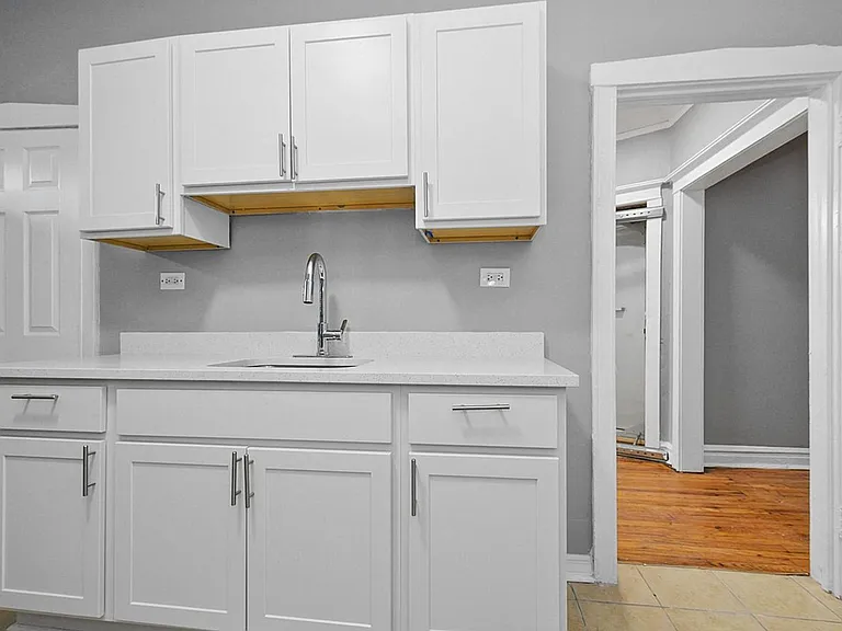 7556-58 S. Calumet Ave. / 320-28 E 76th St. — Photo 40