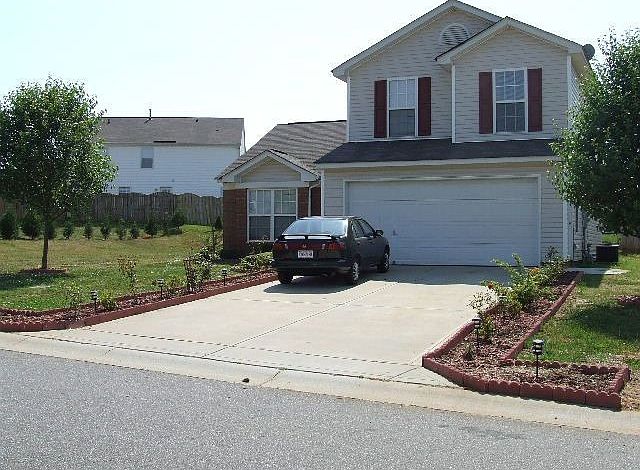 2nd image of 911 Faye St