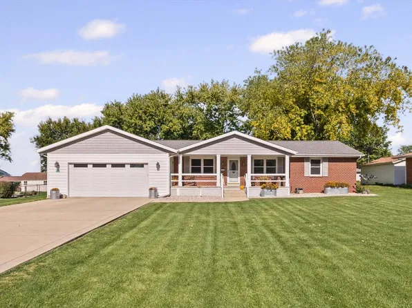 922 E Le Fevre Ave, Gibson City, IL 60936