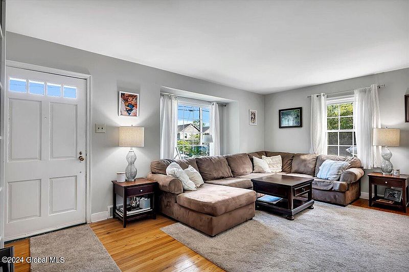 5th image of 935 Inman Road