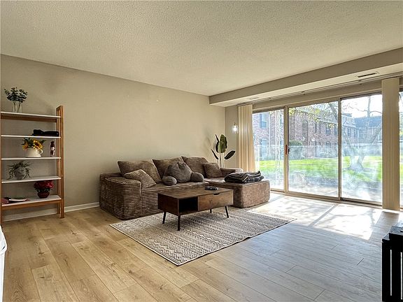 4th image of 4545 Chestnut Ridge Rd APT 115A