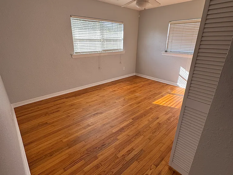 1011 N Pine St — Photo 12