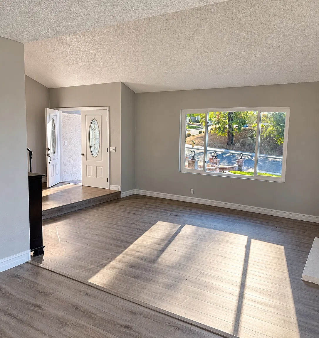 5 bed, 2320 sqft, $3,950 — Photo 2