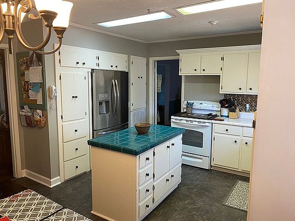 Kitchen with lots of storage