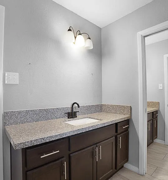 3709 Roslyn Dr — Photo 6