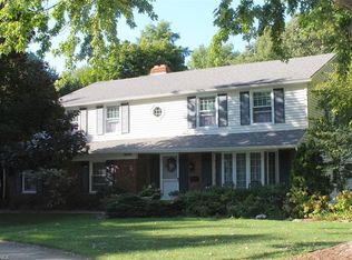 19050 Schlather Ln, Rocky River, OH 44116