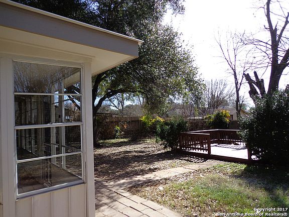 5th image of 122 Madrid Dr