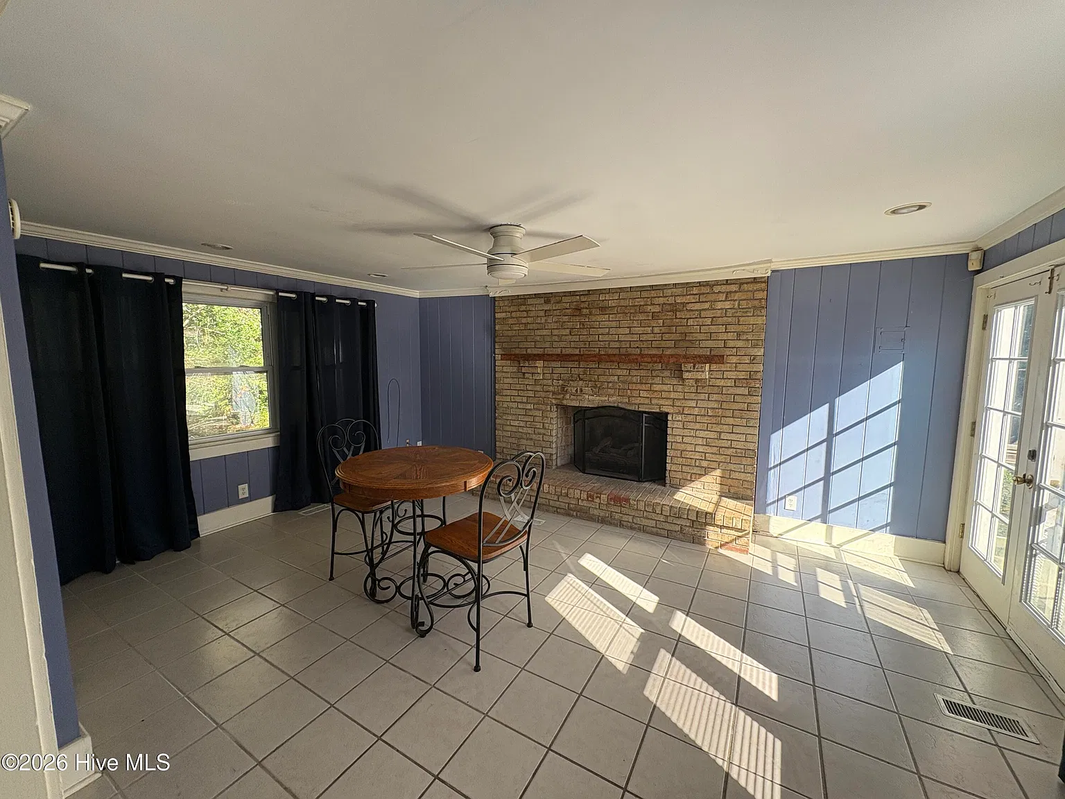 3 bed, 1.0 bath, 1238 sqft, $1,500 — Photo 1