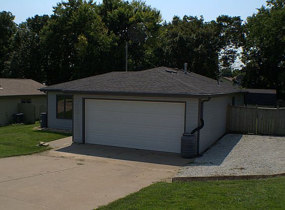3rd image of 312 Palomino Ln
