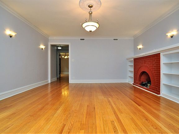 5th image of 6230 N Artesian Ave APT 2