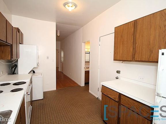 2nd image of 729 W Cornelia Ave