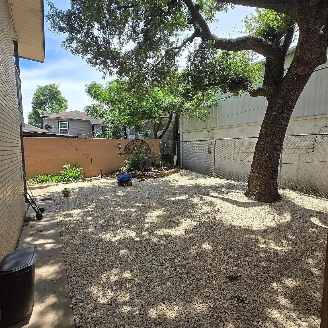 1 bed, 1.0 bath, 605 sqft, $995 — Photo 2