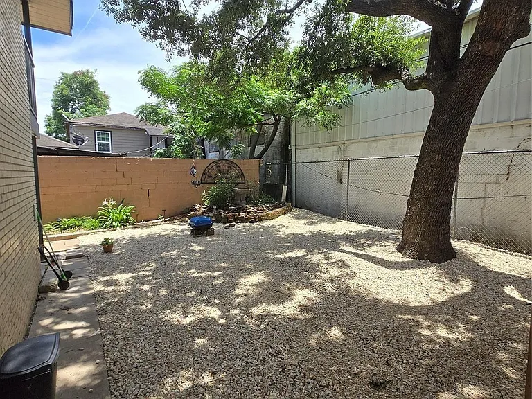 3910 Dallas St #3 — Photo 8