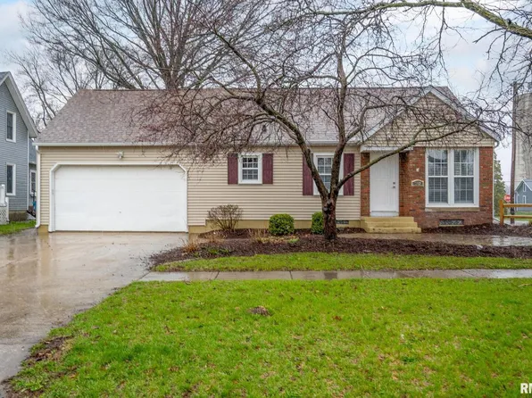 302 W Durant St, Walcott, IA 52773