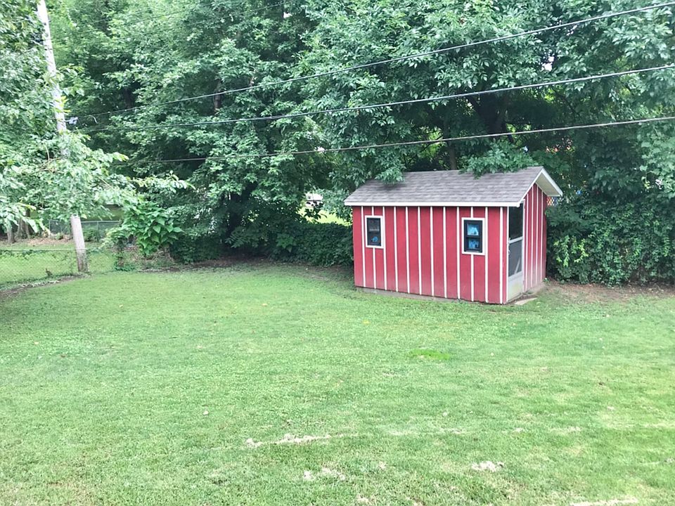 2nd image of 16 Sungrove Dr