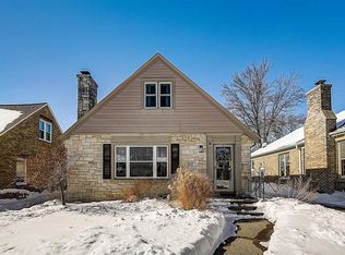 2351 N 82nd St, Wauwatosa, WI 53213