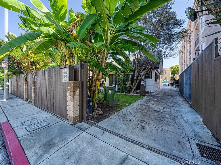 1244 N Las Palmas Ave #1244 — Photo 22