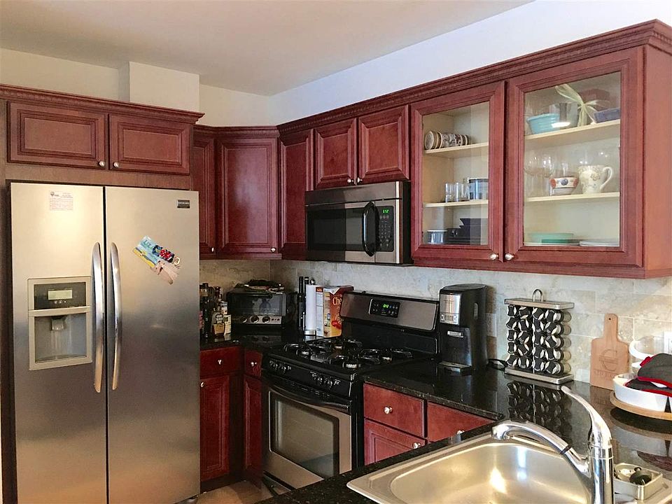 2nd image of 769 Montgomery Street 203 #203