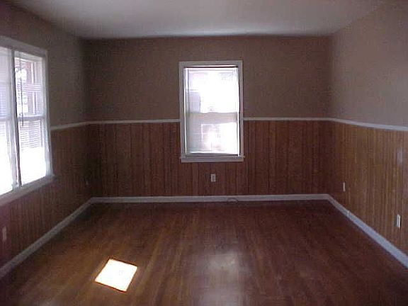 2nd image of 107 W Park Dr