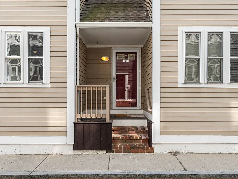 123 Tudor St — Photo 3