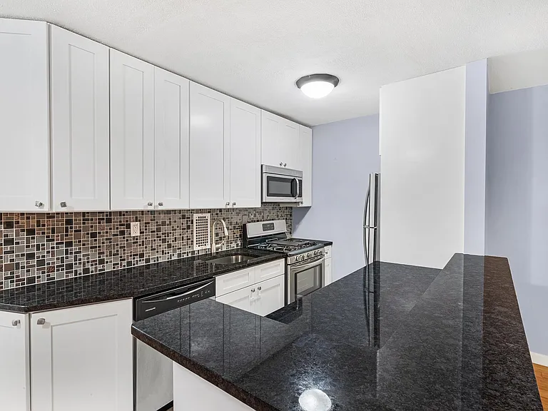 201 Saint Pauls Ave #11L — Photo 3