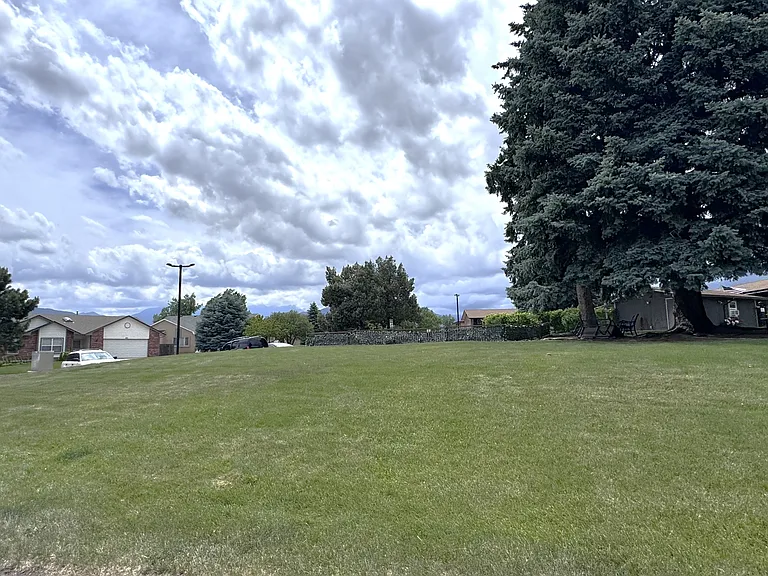 434 Valley Hi Cir #B24 — Photo 26
