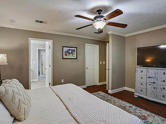 4th image of 443 Bradford Dr