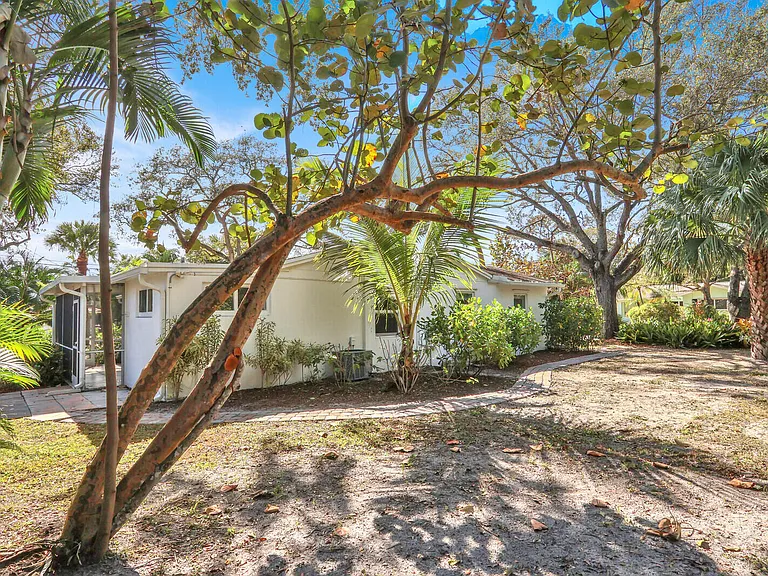 601 Paulina Rd — Photo 31