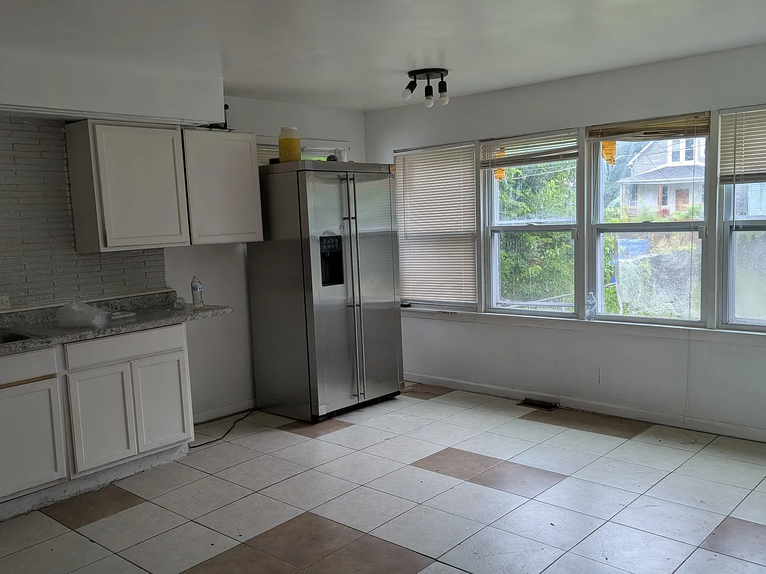 3 bed, 1400 sqft, $1,999 — Photo 2