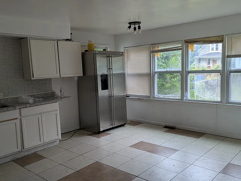 10559 S Lafayette Ave — Photo 2
