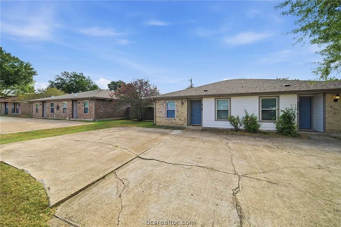 2 bed, 910 sqft, $1,300 — Photo 3