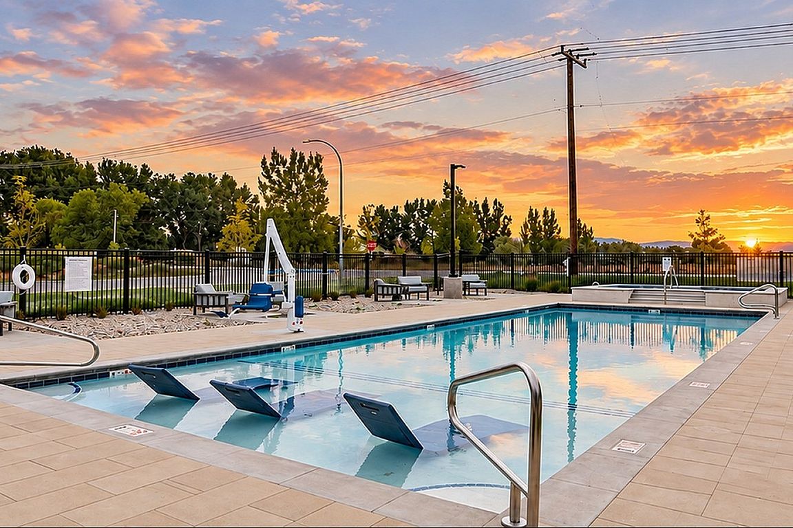 victory-ranch-pool-at-sunset
